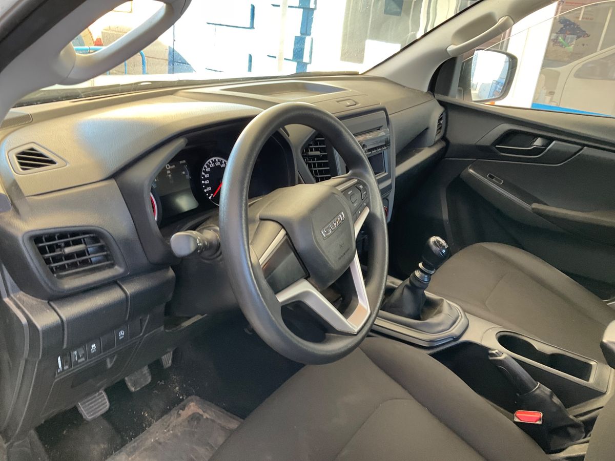 Isuzu D-MAX 2023 — photo 30