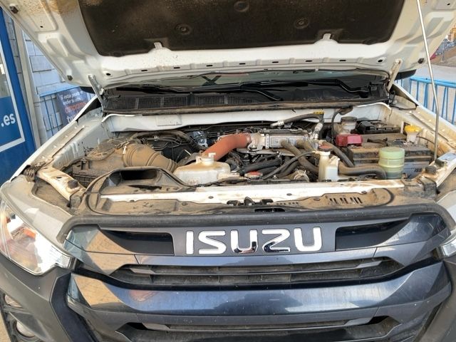 Isuzu D-MAX 2023 — photo 23