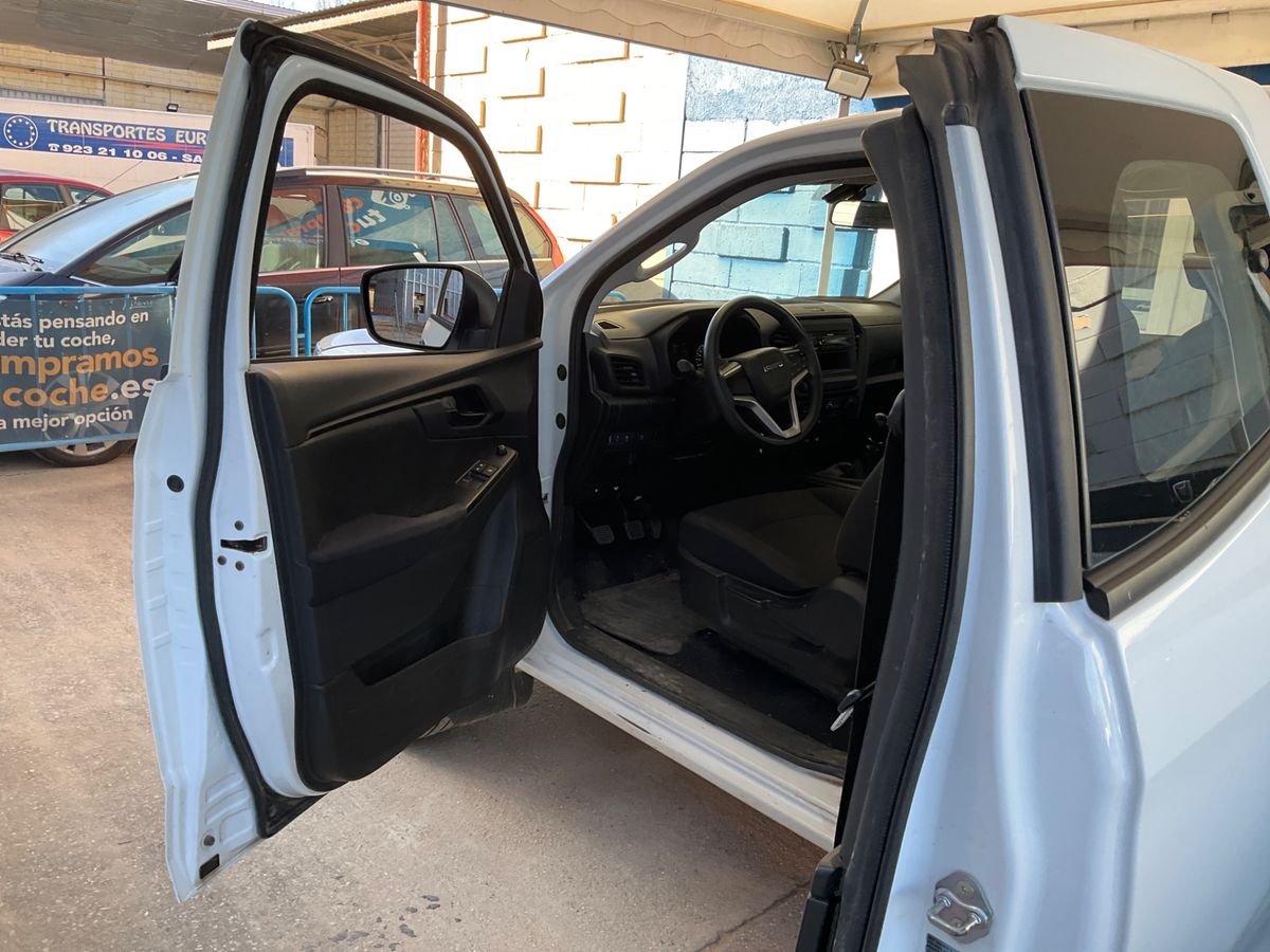Isuzu D-MAX 2023 — photo 38
