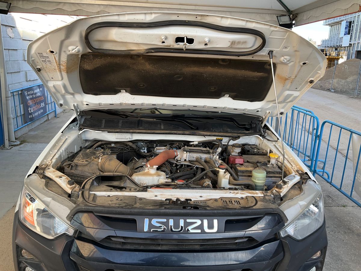 Isuzu D-MAX 2023 — photo 25