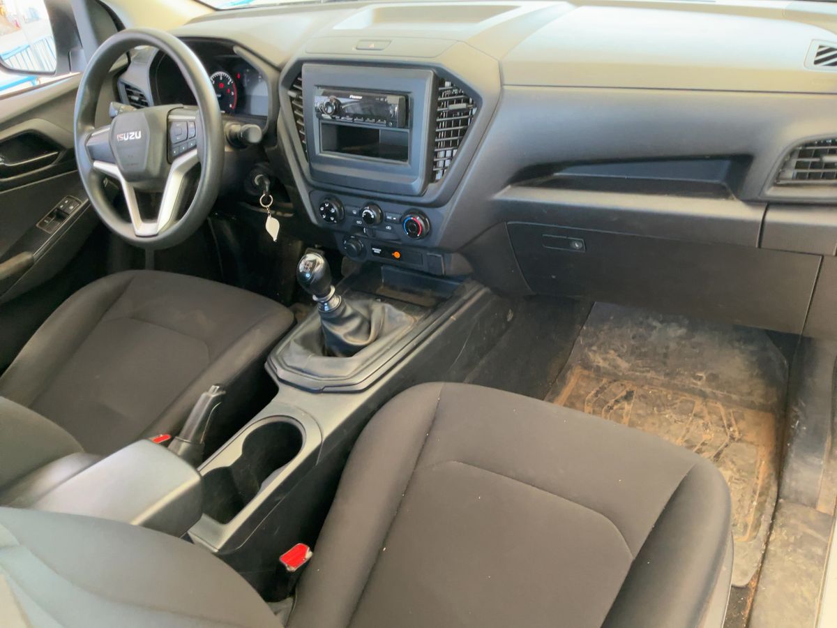 Isuzu D-MAX 2023 — photo 18