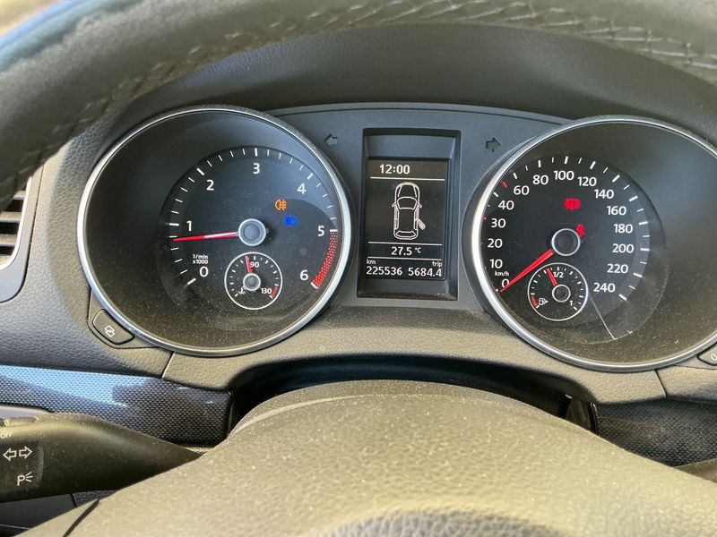 Volkswagen Golf VI 1.6 TDI Comfortline 2010 – снимка 18