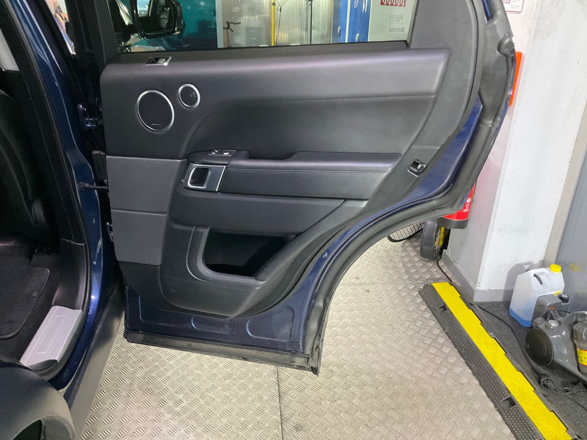 Land Rover 2019 — photo 35