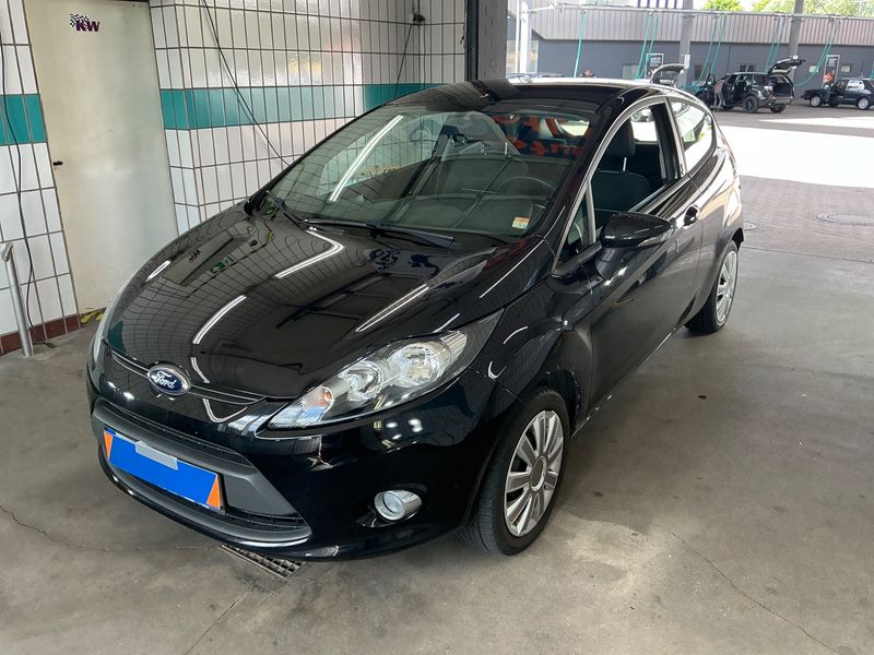 Ford Fiesta 1.25 Champions Edition — zdjęcie 1
