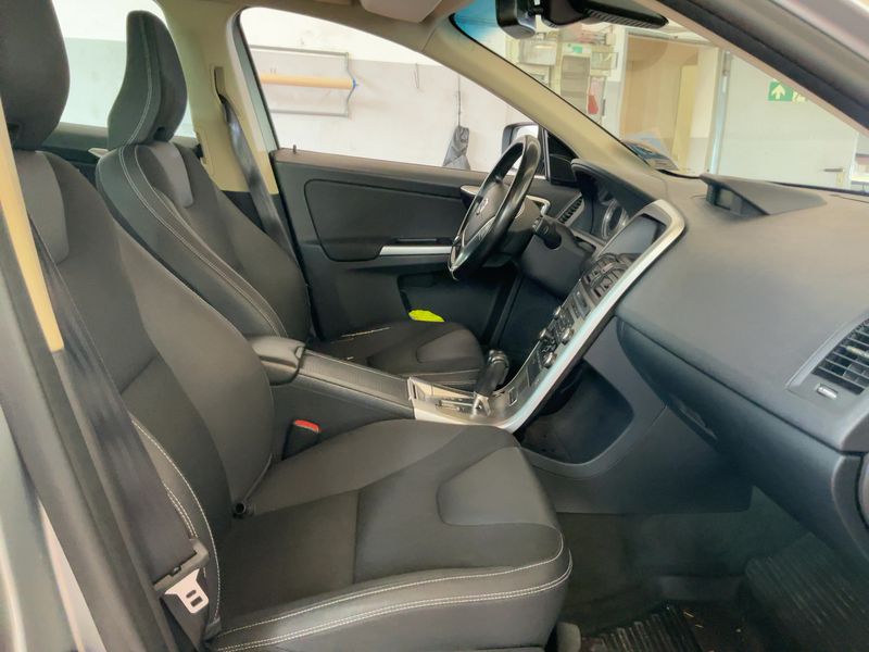 Volvo XC60 2.4 D5 Momentum AWD 2009 – снимка 16