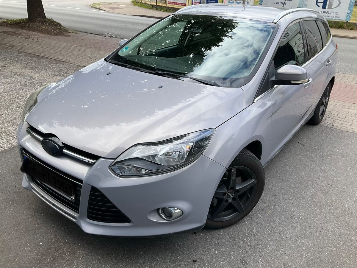 Ford Focus 2011 — photo 1