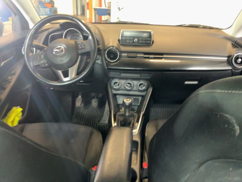 Mazda 2 1.5 Challenge — zdjęcie 12