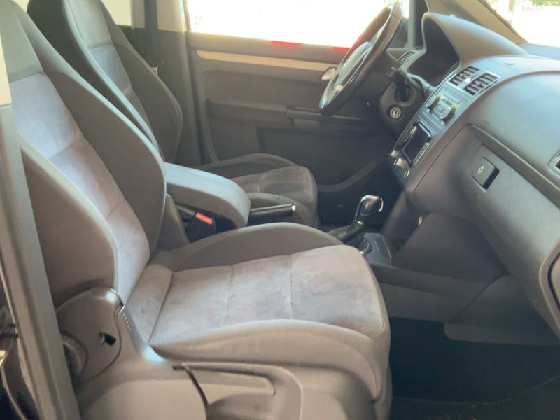 Volkswagen Touran 2.0 TDI Highline — zdjęcie 11