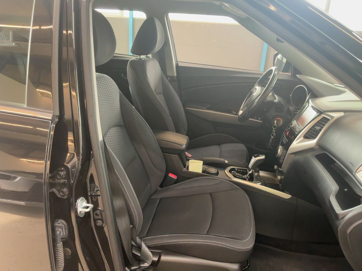 Ssangyong Tivoli 2018 — photo 18