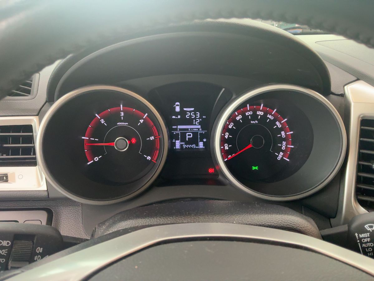 Ssangyong Tivoli 2018 — photo 20