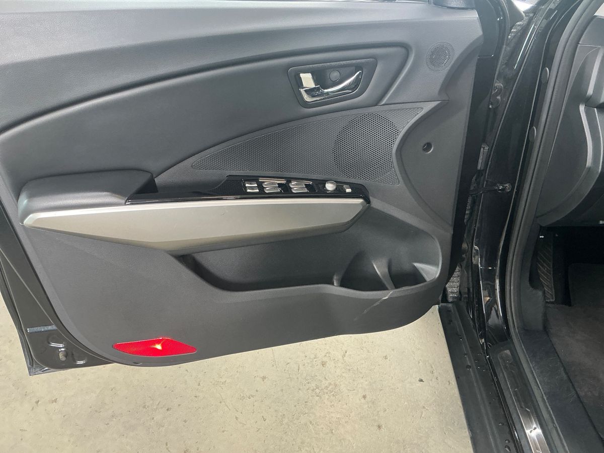 Ssangyong Tivoli 2018 — photo 29