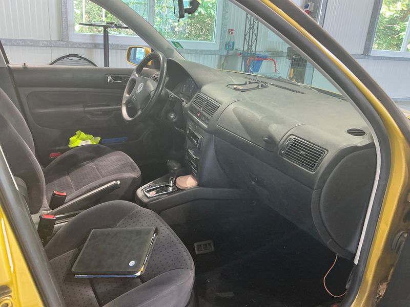 Volkswagen Golf IV 1.6 Comfortline — zdjęcie 3