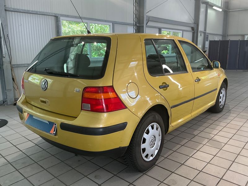 Volkswagen Golf IV 1.6 Comfortline — zdjęcie 2