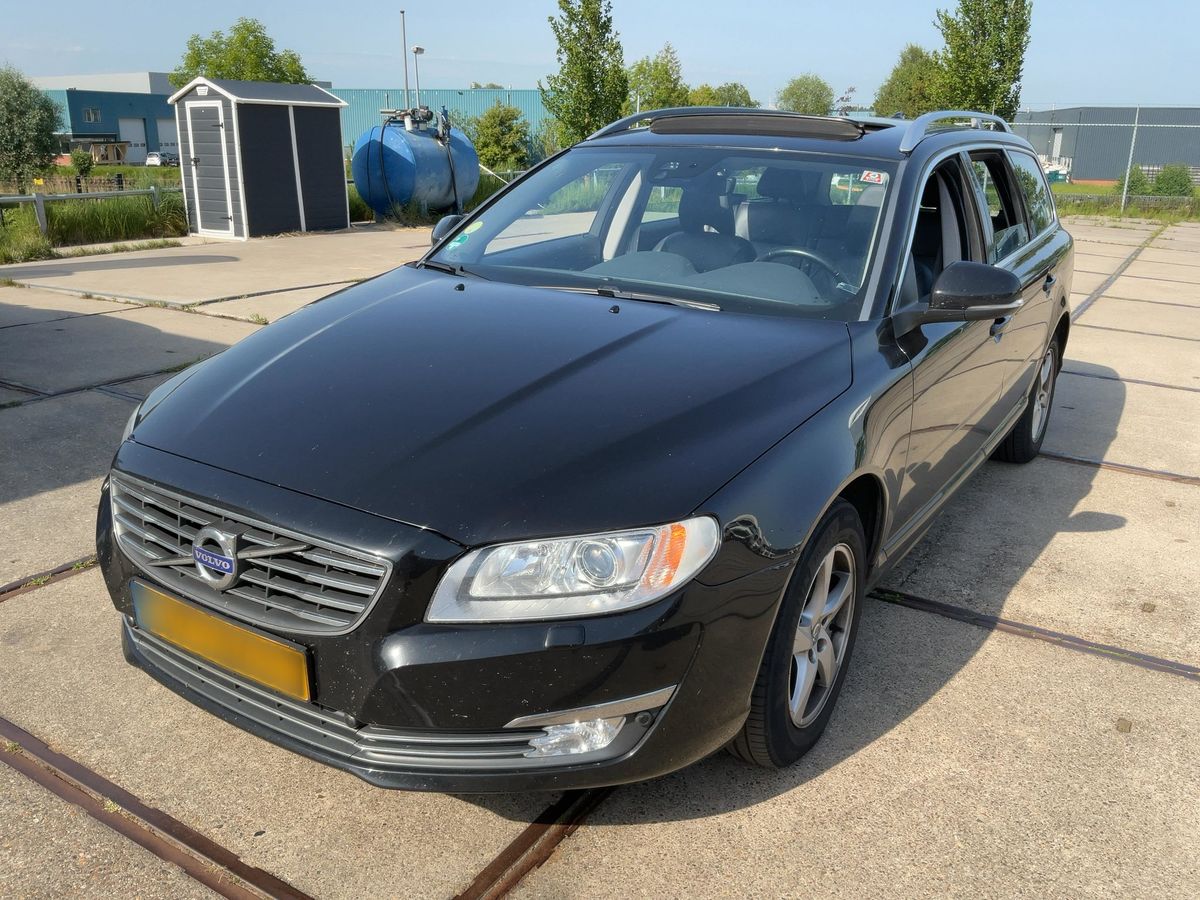 Volvo V70 2016 — photo 1