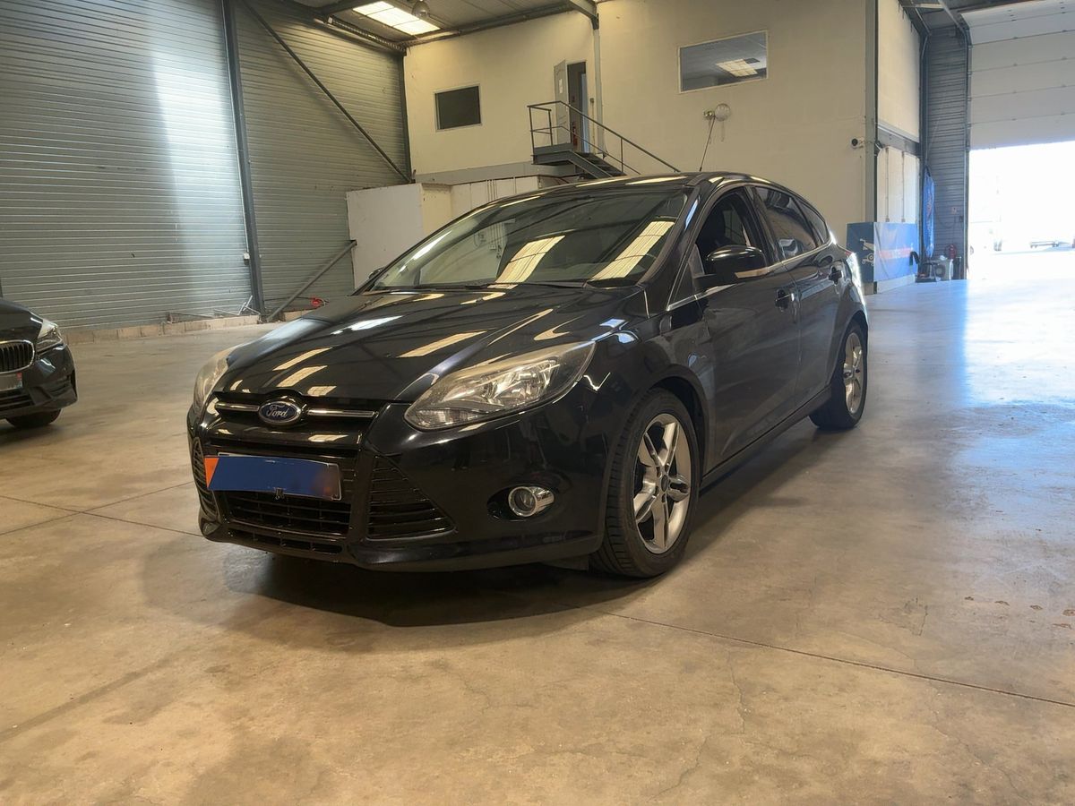 Ford Focus 2013 — photo 1