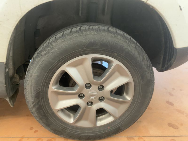 Dacia Duster 1.6 LPG Laureate 4x2 2015 – снимка 5