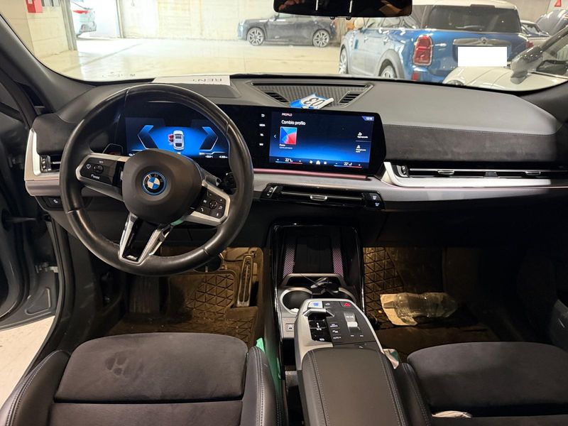 BMW iX2 eDrive20 M Sport — zdjęcie 11