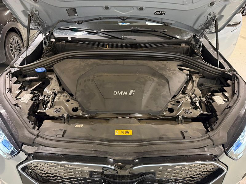 BMW iX2 eDrive20 M Sport — zdjęcie 8