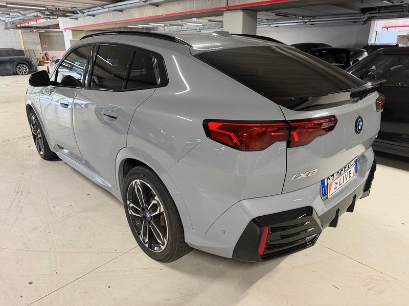 BMW iX2 eDrive20 M Sport — zdjęcie 3