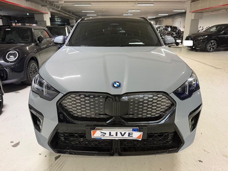 BMW iX2 eDrive20 M Sport — zdjęcie 7