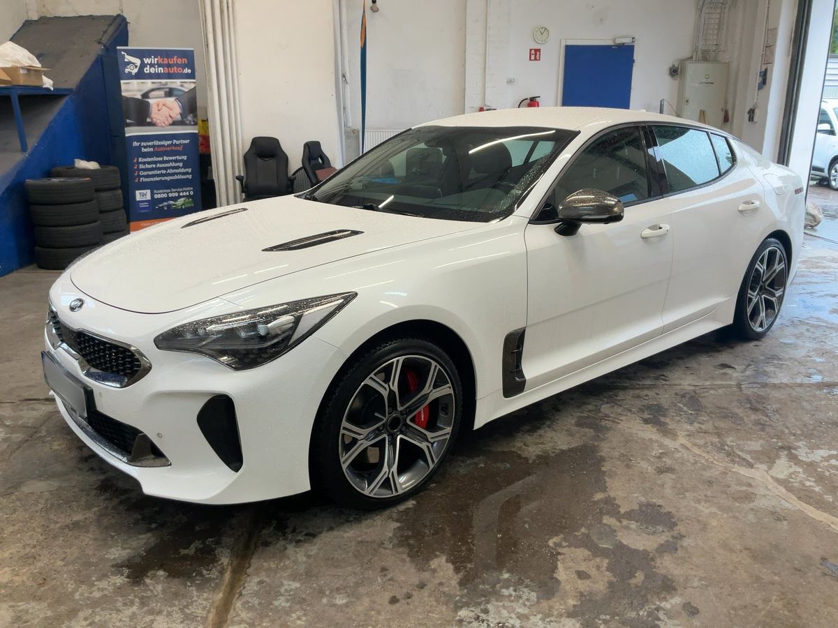 Kia Stinger 2017 — photo 1