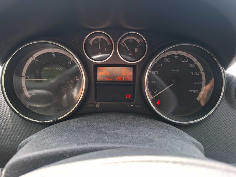 Peugeot 308 1.6 HDi Premium — zdjęcie 12