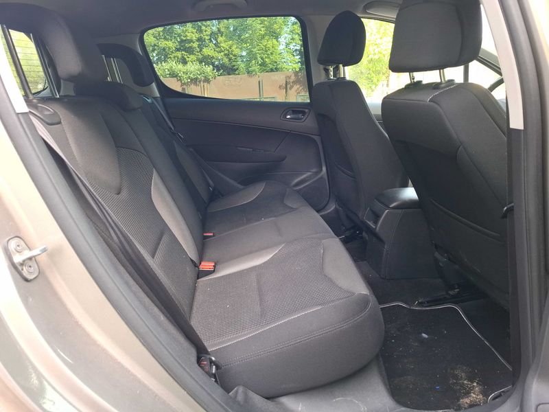 Peugeot 308 1.6 HDi Premium — zdjęcie 13