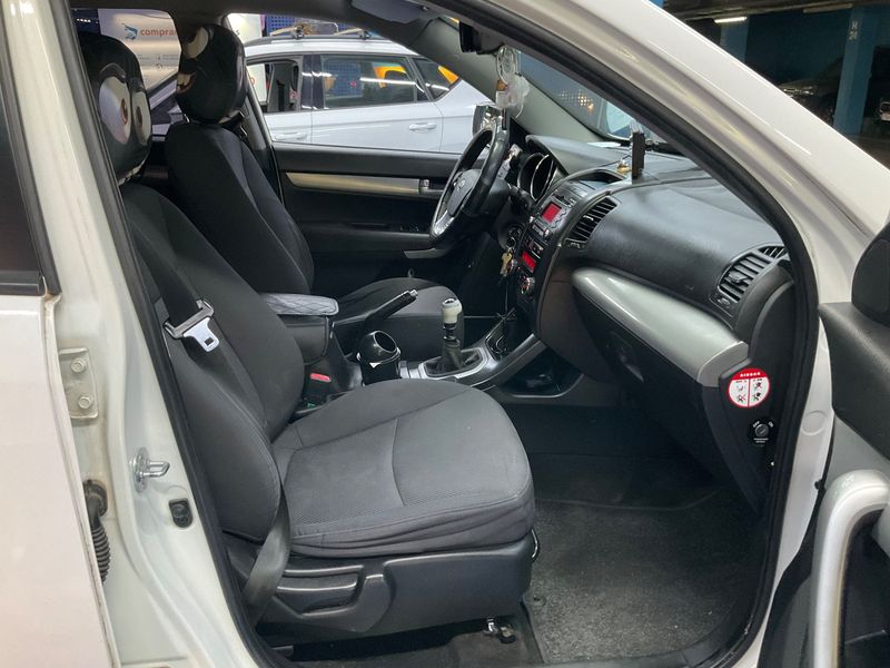 Kia Sorento 2.0 CRDi Drive 2WD — zdjęcie 11