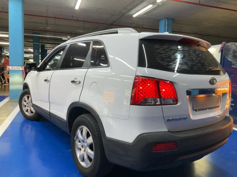 Kia Sorento 2.0 CRDi Drive 2WD — zdjęcie 3