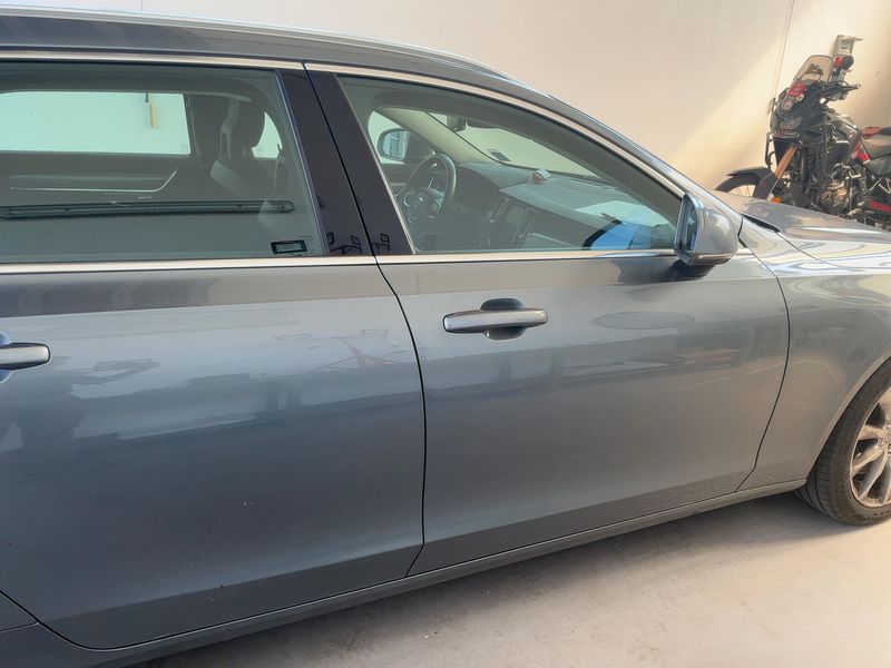 Volvo V90 2.0 D5 Momentum AWD — zdjęcie 7