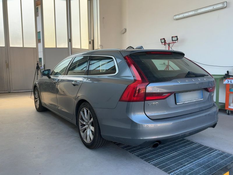 Volvo V90 2.0 D5 Momentum AWD — zdjęcie 3