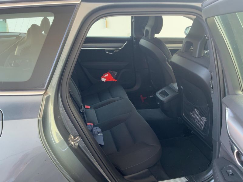 Volvo V90 2.0 D5 Momentum AWD — zdjęcie 14