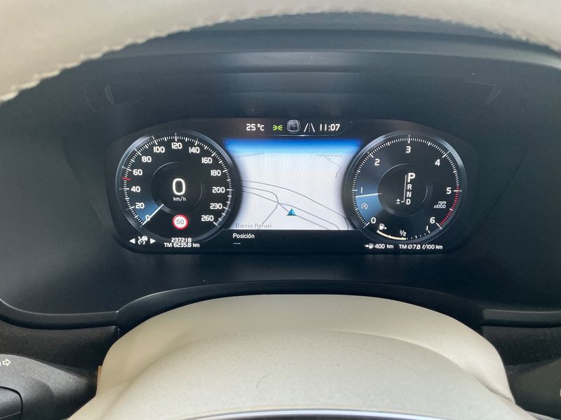 Volvo V90 Cross Country 2.0 D5 Pro AWD — zdjęcie 13