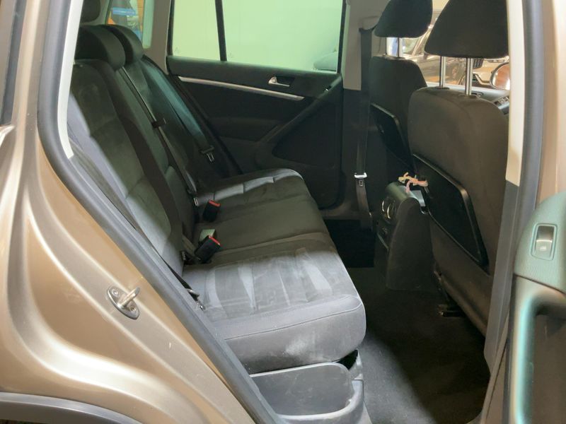 Volkswagen Tiguan 2.0 TDI Sportline Business BlueMotion Tech — zdjęcie 14