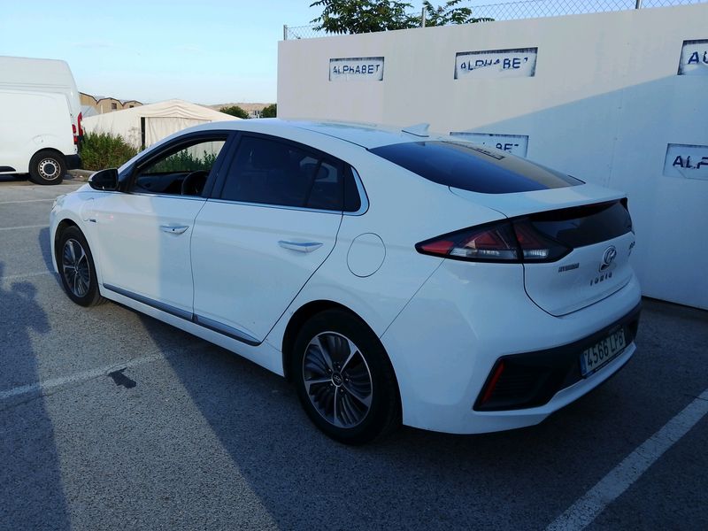 Hyundai IONIQ 1.6 Plug-in Hybrid Tecno — zdjęcie 3