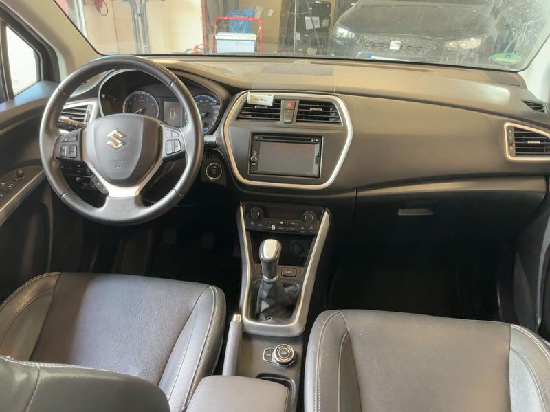 Suzuki SX4 S-Cross 1.4 BoosterJet Mild-Hybrid Comfort+ 4x4 — zdjęcie 12