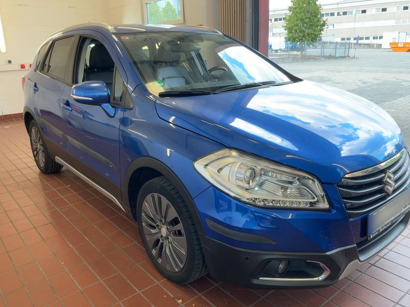 Suzuki SX4 S-Cross 1.4 BoosterJet Mild-Hybrid Comfort+ 4x4 — zdjęcie 8