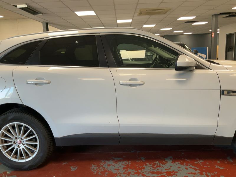 Jaguar F-Pace 20d Pure — zdjęcie 7