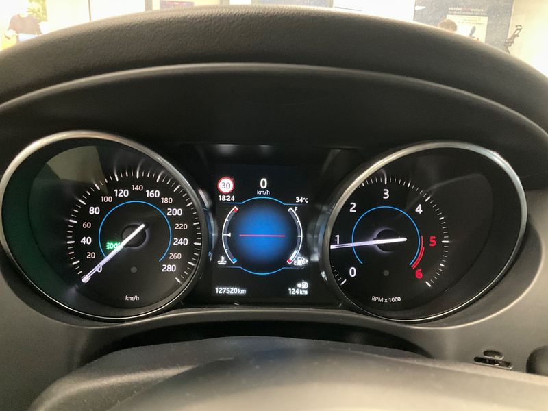 Jaguar F-Pace 20d Pure — zdjęcie 13