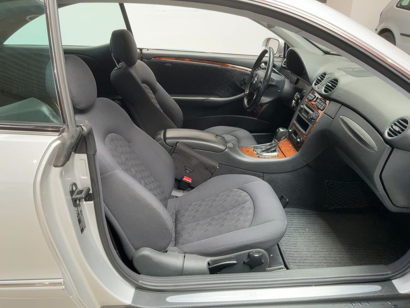 Mercedes-Benz CLK-Klasse CLK 240 Elegance — zdjęcie 11