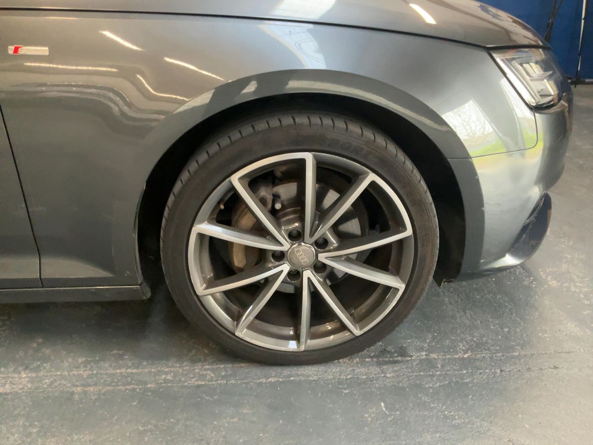 Audi A4 2016 — photo 12