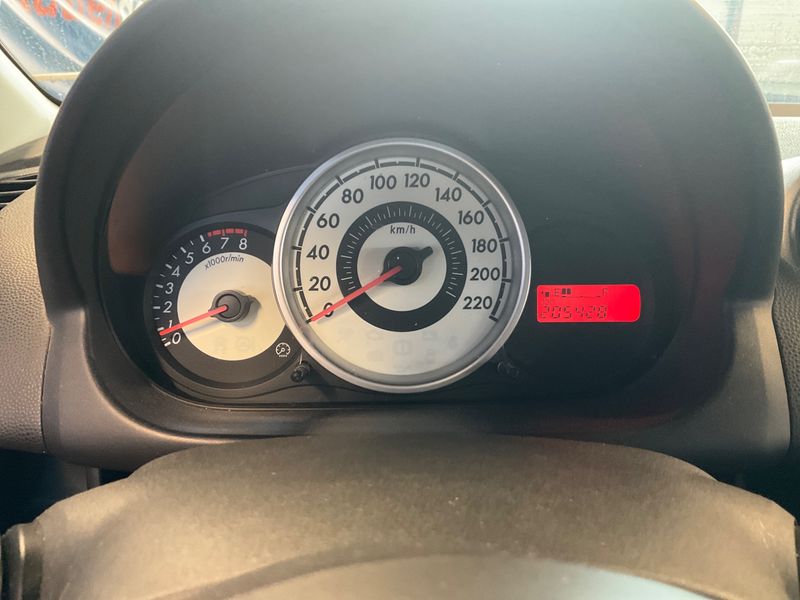 Mazda 2 1.3 Independence — zdjęcie 4