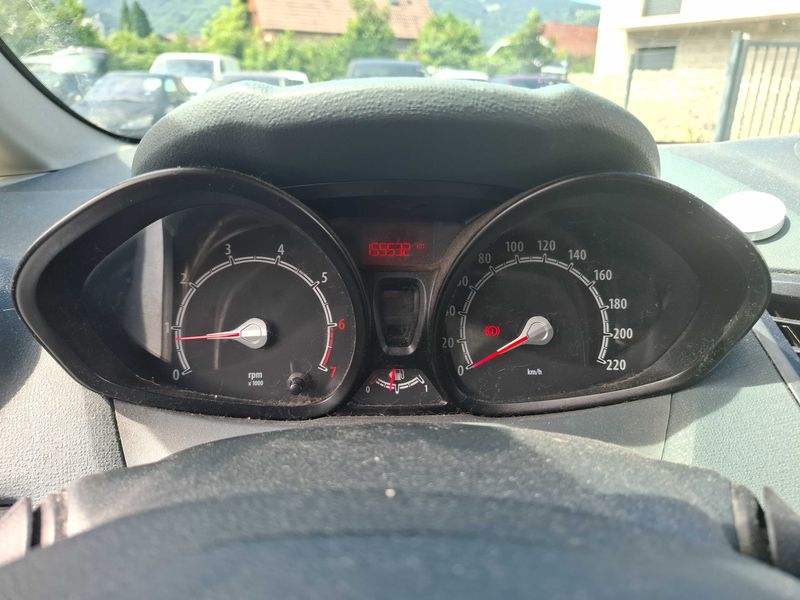 Ford Fiesta 1.25 Ambiente — zdjęcie 12