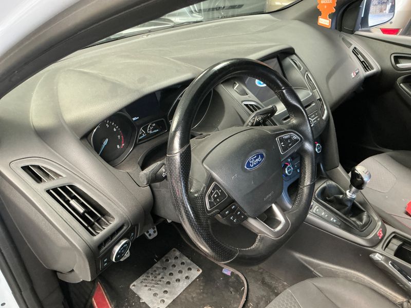 Ford Focus 1.0 EcoBoost ST-Line 2017 – снимка 24