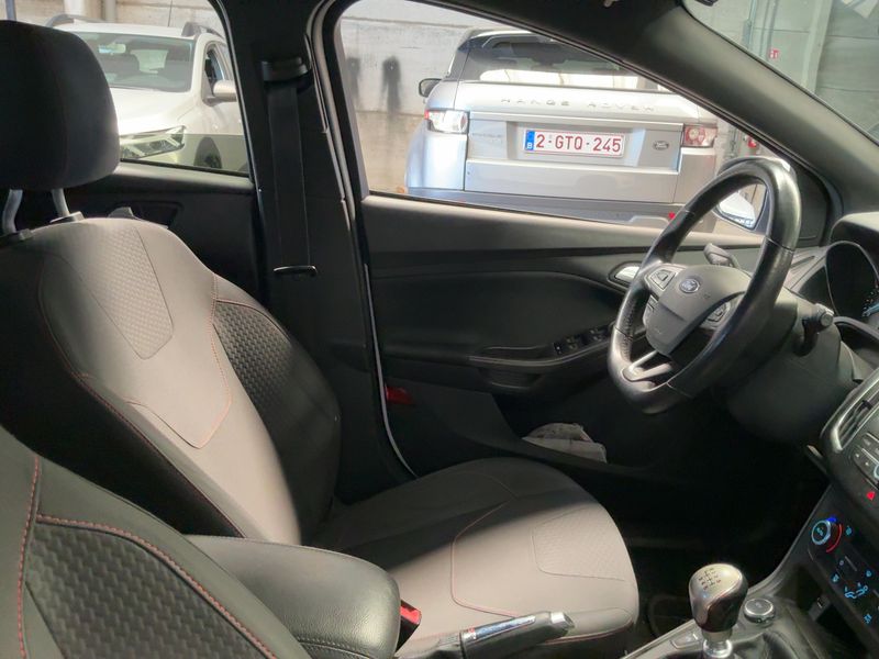 Ford Focus 1.0 EcoBoost ST-Line — zdjęcie 11