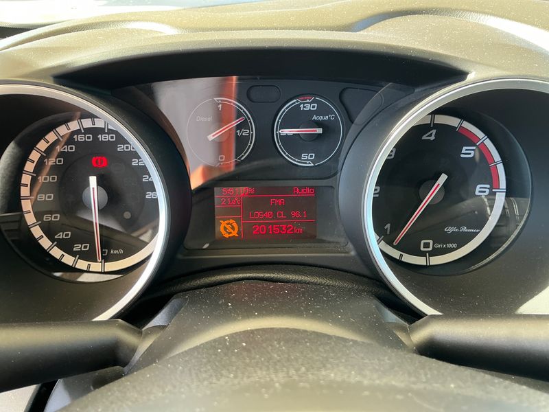 Alfa Romeo Giulietta 1.6 JTDM Distinctive — zdjęcie 4