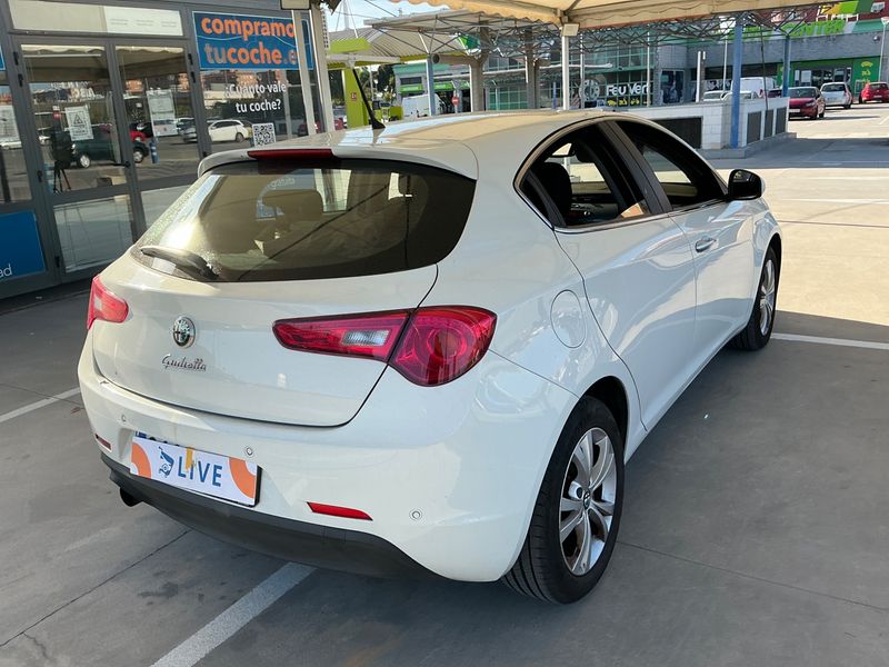 Alfa Romeo Giulietta 1.6 JTDM Distinctive — zdjęcie 2