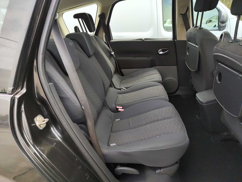 Renault Grand Scenic 2.0 dCi Dynamique — zdjęcie 13