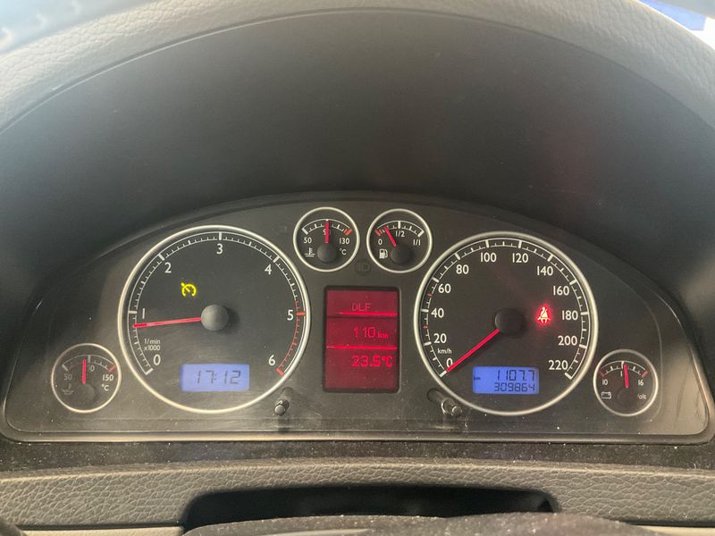 Volkswagen T5 Multivan 2.5 TDI Highline — zdjęcie 13