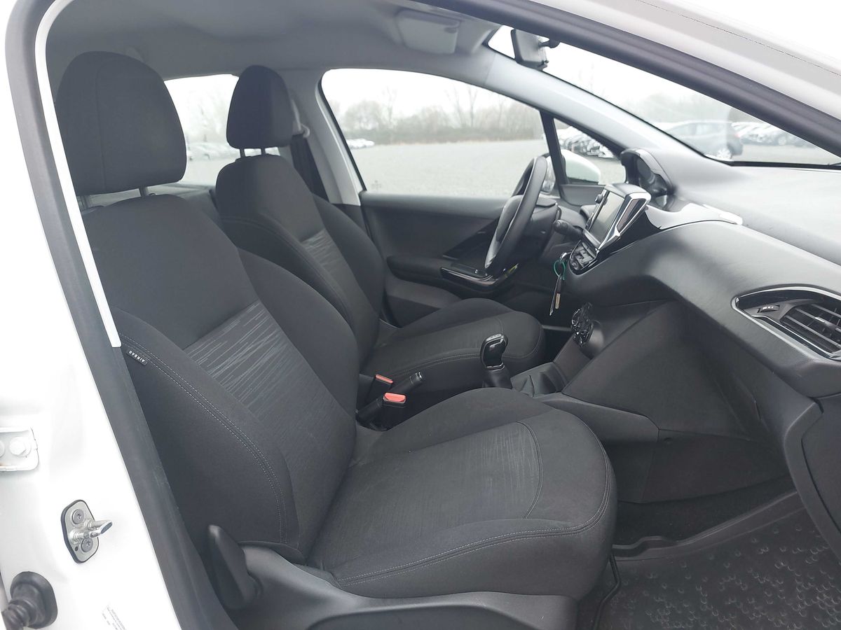 Peugeot 208 2020 — photo 11